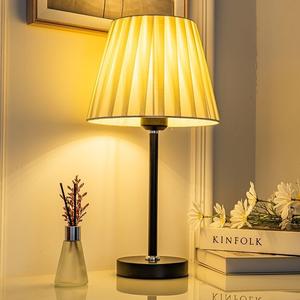 Lámpara de Mesa Retro Nórdica de Moda para Chicas, Mini Lámpara Nocturna Ideal para Instagram, Alimentación por CC, Decoración Femenina para Dormitorio o Residencia - Product Image 4