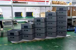 Système de <span class=keywords><strong>stockage</strong></span> d'énergie domestique Plug & Play 2,4 kW 2,4-12 kWh, batterie LiFePO4 empilable, système de <span class=keywords><strong>stockage</strong></span> d'énergie de balcon couplé au secteur, IP65, tarifs dynamiques - Product Image 3