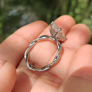 Deslumbrante juego de anillos de diamantes cultivados en laboratorio en una banda elegante para los amantes que eligen la sofisticación sobre las piedras convencionales de la India - Product Image 6