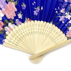 Ventiladores de mano de bambú plegables con logotipo impreso personalizado de alta calidad, regalo de boda promocional con técnica tallada - Product Image 4