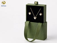 Boîte à bijoux portable haut de gamme avec insert en mousse personnalisé et revêtement UV pour l'emballage de colliers, bagues, boucles d'oreilles et bracelets