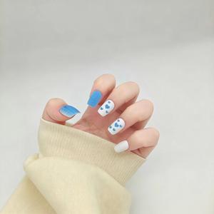 <span class=keywords><strong>Uñas</strong></span> postizas con <span class=keywords><strong>estampado</strong></span> <span class=keywords><strong>de</strong></span> <span class=keywords><strong>vaca</strong></span> y corazón azul y blanco, <span class=keywords><strong>uñas</strong></span> cuadradas cortas reutilizables, 24 piezas - Product Image 4