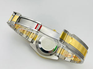 Mejora los abalorios luminosos para que se ajusten al diseño integrado y combinales con cristales curvos. Reloj Mecánico para Hombre - Product Image 5