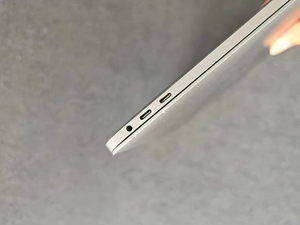 Các 2019 mabook Pro 13-inch mô hình intel core i5 Bộ vi xử lý và một 256GB SSD trong không gian màu xám cũ Appl máy tính xách tay - Product Image 6