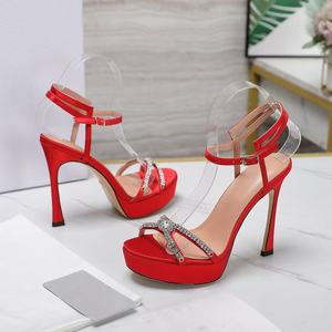 Sandalias de plataforma de alta calidad en rojo, brillantes y elegantes, con un estilo de boda elegante y a la moda. Zapatos de plataforma de diseñador. - Product Image 5