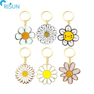 Wholesale Happy Smile Flower Enamel Keychain Llavero Customized Logo White Daisy Keychains Yes No Rotatable Spinning Keyring