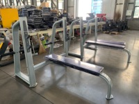 Rack de musculation professionnel pour développements en position couchée, équipement de musculation robuste pour salles de sport