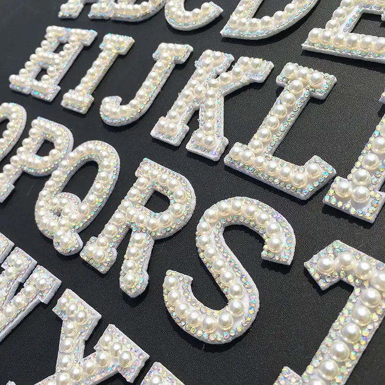 Nuovo bianco A-Z 26 lettere Glitter perla ferro sulle toppe 3D fatto a mano fai da te Patch carino lettera iniziale per abbigliamento