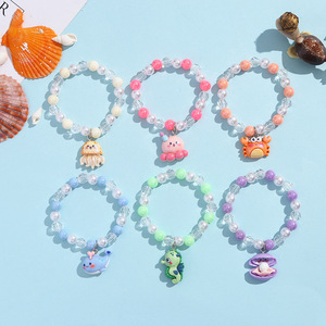 Venta al por mayor de dibujos animados de animales marinos de acrílico con cuentas pulseras para niños, medusas cangrejo y ballena lindas pulseras y pulseras - Product Image 1