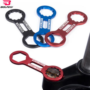 Clé de couvercle de fourche de vélo Bolany, outil en alliage d'aluminium pour la réparation de vélos de montagne, rouge, noir, bleu - Product Image 1