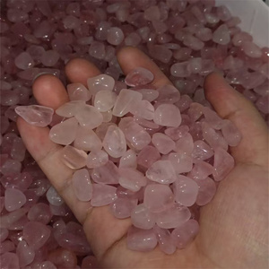 Chips di <span class=keywords><strong>Quarzo</strong></span> <span class=keywords><strong>Rosa</strong></span> Naturale 9-12mm, Pietre Lucidate e Frantumate all'Ingrosso per Guarigione dei <span class=keywords><strong>Chakra</strong></span>, Artigianato Fai-da-Te, Decorazione Casa, Produzione Industriale - Product Image 2