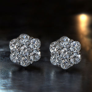 Briljant Iced <span class=keywords><strong>Moissanite</strong></span> 14K Geel Verguld 925 Sterling Zilveren Ronde Dames Elegante Bloemencluster Hiphop Oorbellen - Product Image 4