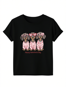 T-shirt pour femme à imprimé Teckel pour la Saint-Valentin, manches courtes, col rond, décontracté, tendance, 100% coton jersey, doux et confortable - Product Image 1