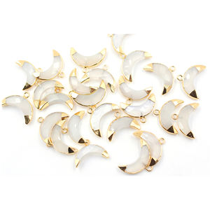 Pendentif en laiton et calcédoine, forme de lune, plaqué or, charme en pierre facettée, pour la création de bijoux, avec bélière - Product Image 4