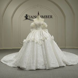 ชุดแต่งงานทรงพองแบบเจ้าหญิง รุ่น GT26027 คอเสื้อแบบ Boat Neck ประดับพู่ห้อย ผ้าซาติน พร้อมกระโปรงยาวแบบ Chapel Train ตกแต่งดอกไม้ 3 มิติ ลูกไม้ทันสมัย และคริสตัล - Product Image 1