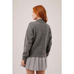 Pull en tricot anthracite minimaliste pour femme, col côtelé, 14 Gg, anti-boulochage, 320 grammes - Product Image 1