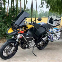 Moto d'aventure R1200GS ADV en excellent état. Moteur Boxer 1170cc ABS Trois coffres à bagages Entièrement fonctionnel 6 vitesses