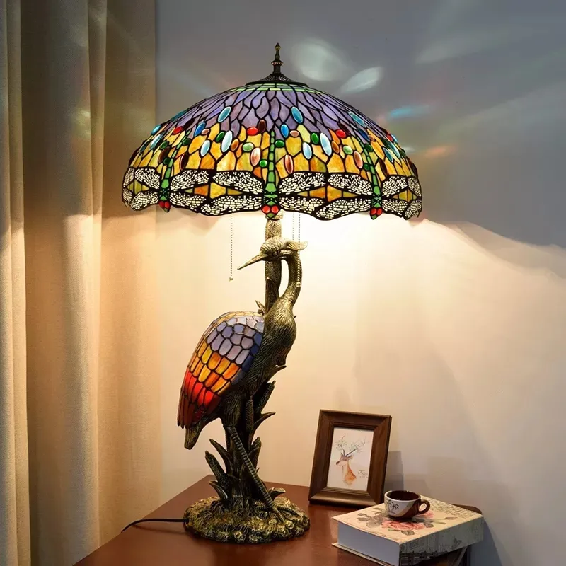Lampe de chevet en vitrail rétro créatif, lampe de bureau, bar d'étude, roses baroques, raisins, veilleuse, lampes de table tiffany