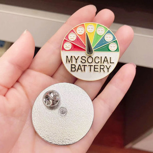 Broche Circular <span class=keywords><strong>de</strong></span> Aleación <span class=keywords><strong>de</strong></span> Zinc Esmaltado Duro Electrochapado Social Power, Insignia Giratoria Deslizante para Gestión Emocional, para Bolsos - Product Image 4