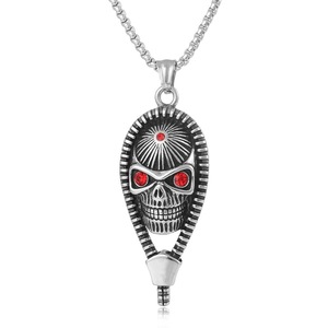 Yunnique – pendentif crâne en acier, couleur acier, yeux rouges, design géométrique, pour hommes et femmes, bijoux à la mode - Product Image 1