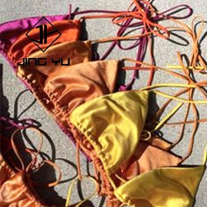 Traje de Baño Hawaiano de Lujo con Tiras Ajustables, Diseño de Alta Calidad, Brillante - Product Image 3