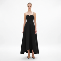 Robe de soirée asymétrique noire pour femme, coupe ajustée, col cœur, bretelles spaghetti, ourlet asymétrique haut-bas, idéale pour les soirées
