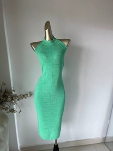 Robe de plage personnalisée en maille ajourée style halter pour femme, coupe ajustée, longueur midi, avec lettres <span class=keywords><strong>au</strong></span> crochet, tenue de <span class=keywords><strong>vacances</strong></span> tendance - Product Image 3