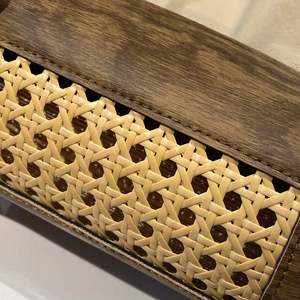 Caja de pañuelos de cuero premium con textura de madera, impermeable y duradera, para uso en casa, coche y hotel, caja de 200 unidades, Guangzhou Verano 2024 - Product Image 2