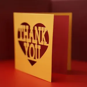 Großhandel Goldenes Papier lasergeschnitten 'Glücklicher Lehrertag' 'Danke Mami' 'Vatertag' Liebesgeschenke Grußkarten mit Umschlag