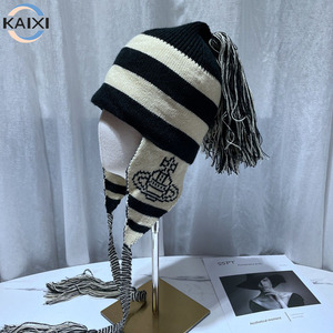 Mùa đông retro thời trang đan mũ thiết kế mũ với <span class=keywords><strong>Pompom</strong></span> sọc đỏ và đen hoa văn Mũ Y2K - Product Image 2