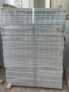 Grille en acier galvanisé pour drainage extérieur et couverture de caniveau - Product Image 6