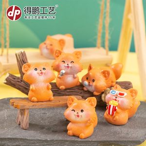 Figuras de resina de ardillas de dibujos animados, mini decoraciones de animales para el hogar, adornos artísticos para escritorio. - Product Image 1