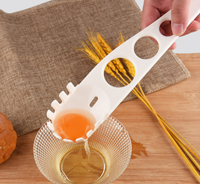 Produsen desain baru peralatan memasak bahan PP Pasta Server garpu silikon sendok spageti dengan pegangan plastik alat berlubang