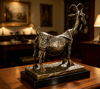 Sculpture de chèvre en bronze forgée à la main, statue d'animal abstraite pour la décoration de la maison et des galeries, sculpture en bronze