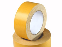 Bande de fixation pour garniture automobile résistante aux hautes températures, pour fixation de pièces intérieures du tableau de bord