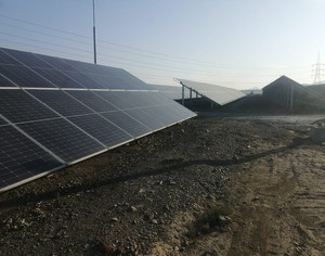 Sistema de Seguimiento Solar de un Solo Eje de 20 PV de Haroon Brothers |   Sistema de Energía Solar Automático de 3.0 kW con Montaje en Suelo y Precisión de Control del Viento - Product Image 2
