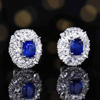 Boucles d'oreilles en saphir bleu royal de 3,26 ct, taille ovale, provenant de Madagascar, monture en or 18 carats ornée de 80 accents de saphirs blancs étincelants