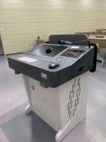 Sekolah Guru Lectern Audio Visual IOT Nirkabel Mengendalikan dengan Rak Kabinet Kelas Tinggi Disesuaikan Podium