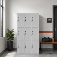 Casier métallique moderne pleine hauteur sur mesure à 9 portes avec aération pour bureau, usine ou salle de personnel