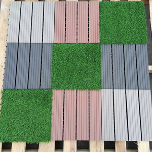 Dalles de gazon artificiel emboîtables 30x30cm, installation facile, tapis de gazon <span class=keywords><strong>synthétique</strong></span> vert, dalles de moquette en gazon, décoration intérieure et extérieure - Product Image 4