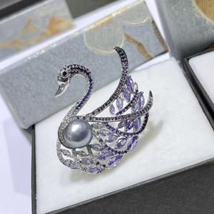 Broche élégante en forme de cygne violet, 10-11 mm, Tahiti Platinum Gray, broche polyvalente pour la poitrine, accessoires de collier, épingles, motif de forme - Product Image 2