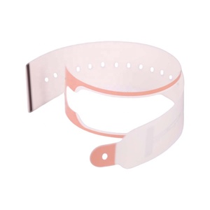 Bracelet de sécurité anti-perte en PVC pour enfant, personnalisable avec nom et numéro de téléphone, idéal pour les voyages en famille et la maternelle - Product Image 2