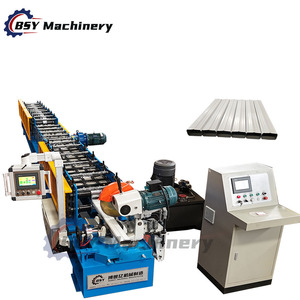 Rouleau de tuyau de descente en tube carré en acier galvanisé automatique formant la machine pour la fabrication de <span class=keywords><strong>carreaux</strong></span> avec pompe à moteur à roulement de moteur à engrenages - Product Image 1