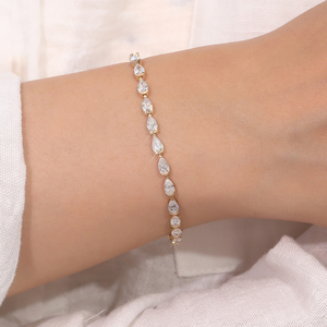 กำไลข้อมือเพชรทรงลูกแพร์แบบเทนนิส ทองคำแท้ 18K ประดับเพชรเพาะเลี้ยง สำหรับผู้หญิง สวมใส่ได้ทุกวัน ผลิตโดยผู้ผลิตเครื่องประดับชั้นดี - Product Image 3