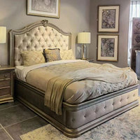 Ensemble de chambre à coucher de luxe finition or antique de style sculpté et solide avec lit en bois français