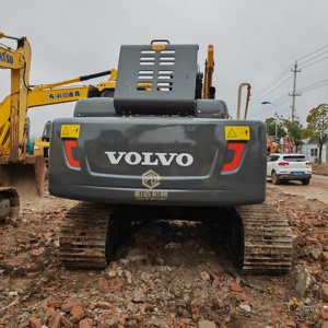 Excavatrice sur chenilles d'occasion Volvo EC210BLC, 21 tonnes, très demandée, faible nombre d'heures de fonctionnement. - Product Image 3