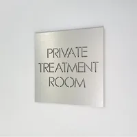 Plaques de porte modernes personnalisées en acrylique, plaques nominatives gravées au laser, panneaux d'adresse étanches, finition brossée pour maison et appartement