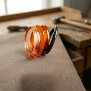 Bracelet en résine de luxe à design divisé, motif écaille de tortue ambre transparent, moulé, promotionnel, boîte à bijoux créative empilable, vente en gros - Product Image 1