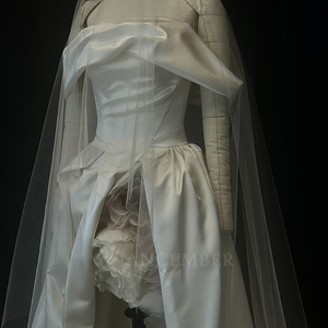 Robe de mariée moderne NT15 Sweetheart avec traîne chapelle, appliques, imprimé floral, longue robe de soirée et voile de mariée - Product Image 4
