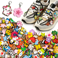 Produits Tendances 2026 Nouveautés Charme de Noël Mignon en PVC pour Lacets, Pendentif à Fermoir Mousqueton, Ornement de Chaussure, Cadeau pour Fêtes et Vacances